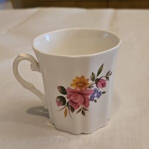 Vintage Royal Grafton Fine Bone China Tea Coffee Cup Mug‎ Floral made England